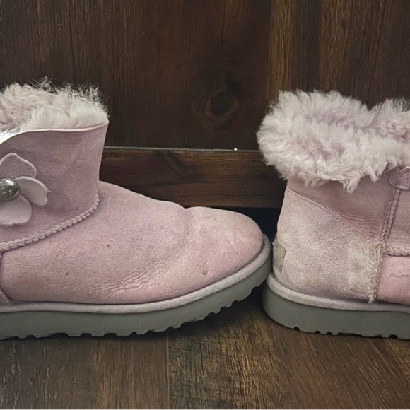 Bundle of 3 Ugg Boots $88 - Picture 2 of 3